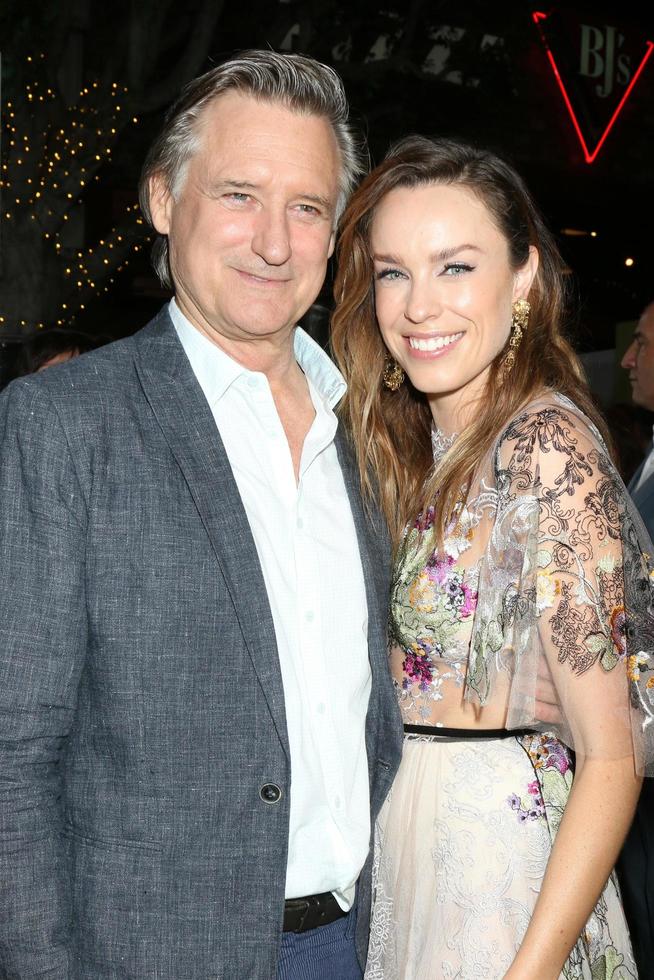 los angeles, 16 settembre - bill pullman, jessica mcnamee alla battaglia dei sessi la premiere al teatro del villaggio il 16 settembre 2017 a westwood, ca foto