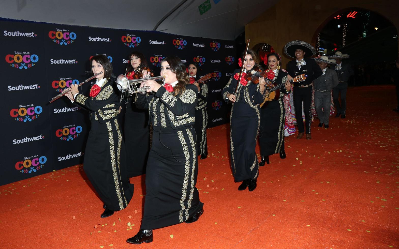 los angeles, 8 novembre - atmosfera alla premiere di coco al teatro el capitan l'8 novembre 2017 a los angeles, ca foto