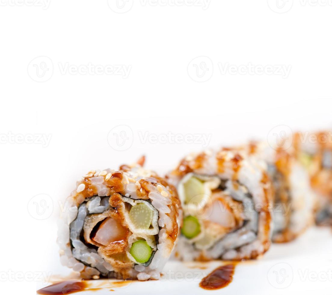 selezione di assortimento di combinazione di scelta di sushi fresco foto