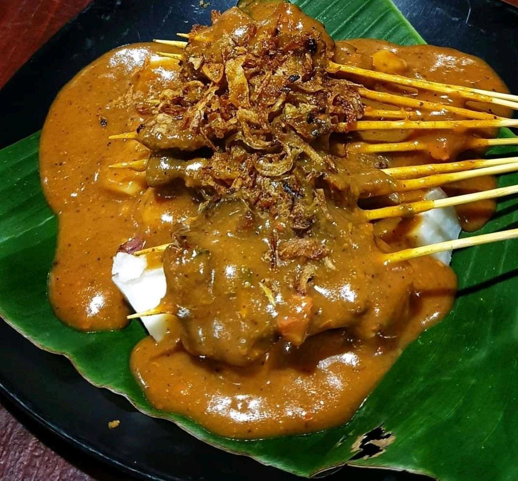 cibo tradizionale indonesiano chiamato sate ajo pariaman foto