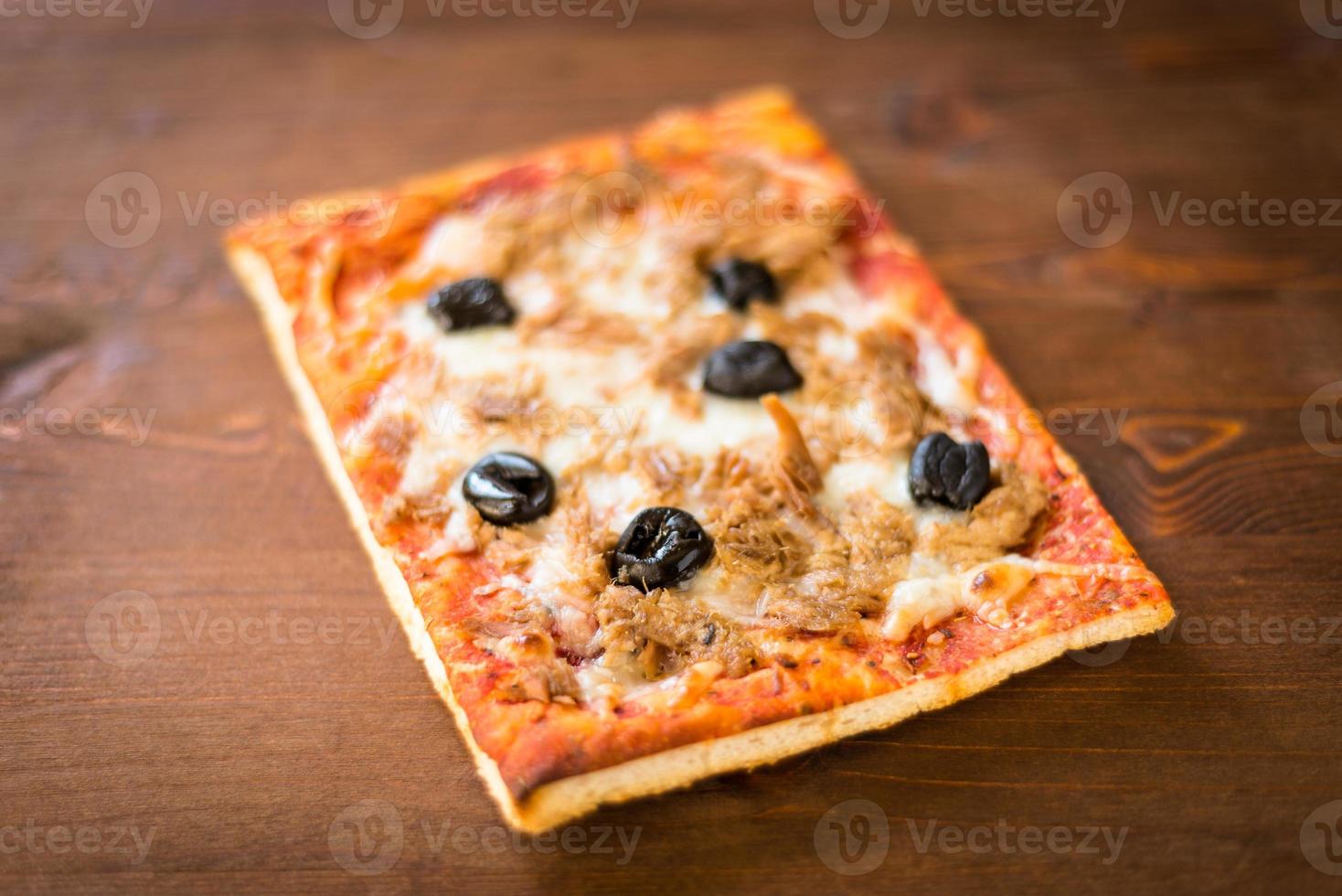 pizza al tonno e olive foto