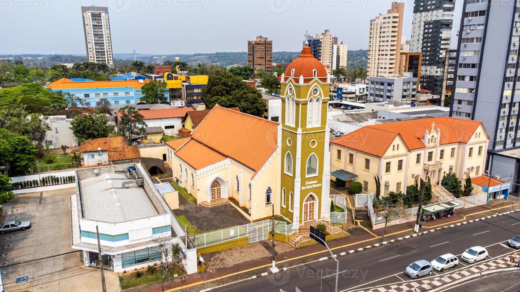 paroquia sao joao batista, chiesa cattolica nel centro di foz do iguacu foto