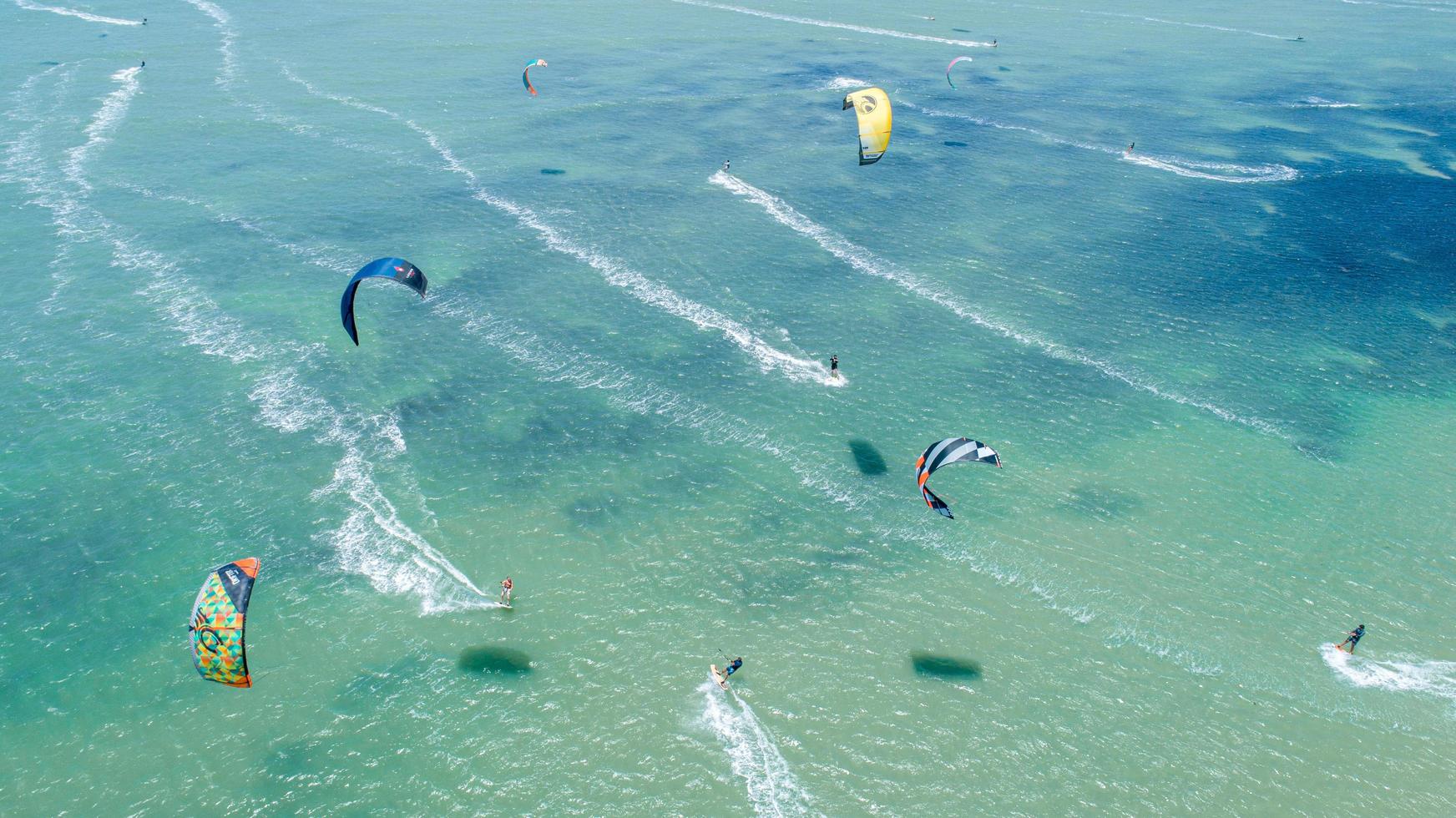 cumbuco, ceara, brasile settembre 2019 - giornata di sole sulla spiaggia di cumbuco, luogo famoso vicino a fortaleza, ceara, brasile. foto