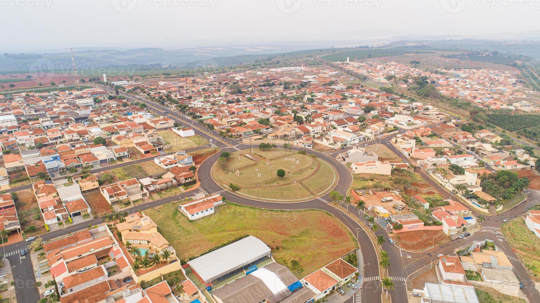 immagine aerea durante il giorno della città di altinopolis foto