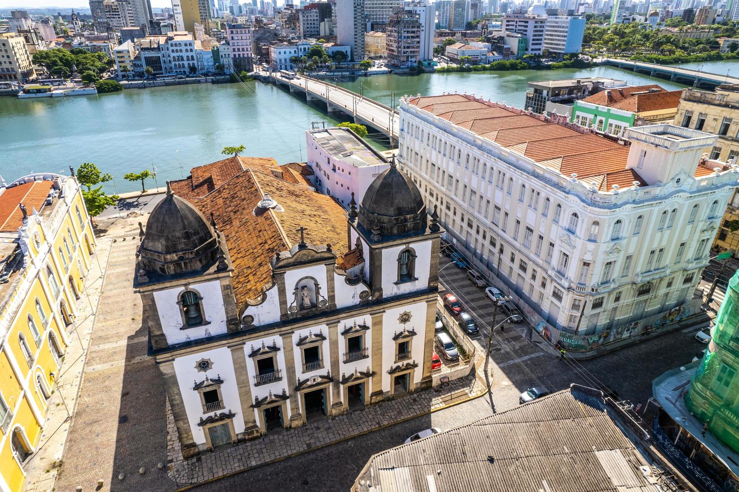 recife, pernambuco, brasile, aprile 2022 - veduta aerea del centro storico di recife, capitale di pernambuco, brasile. foto