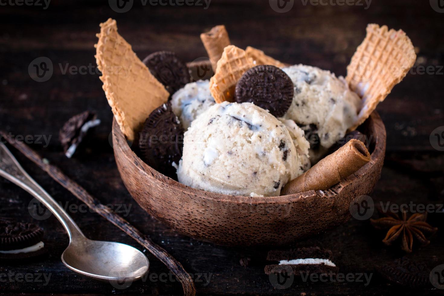 biscotti al gelato in una ciotola foto