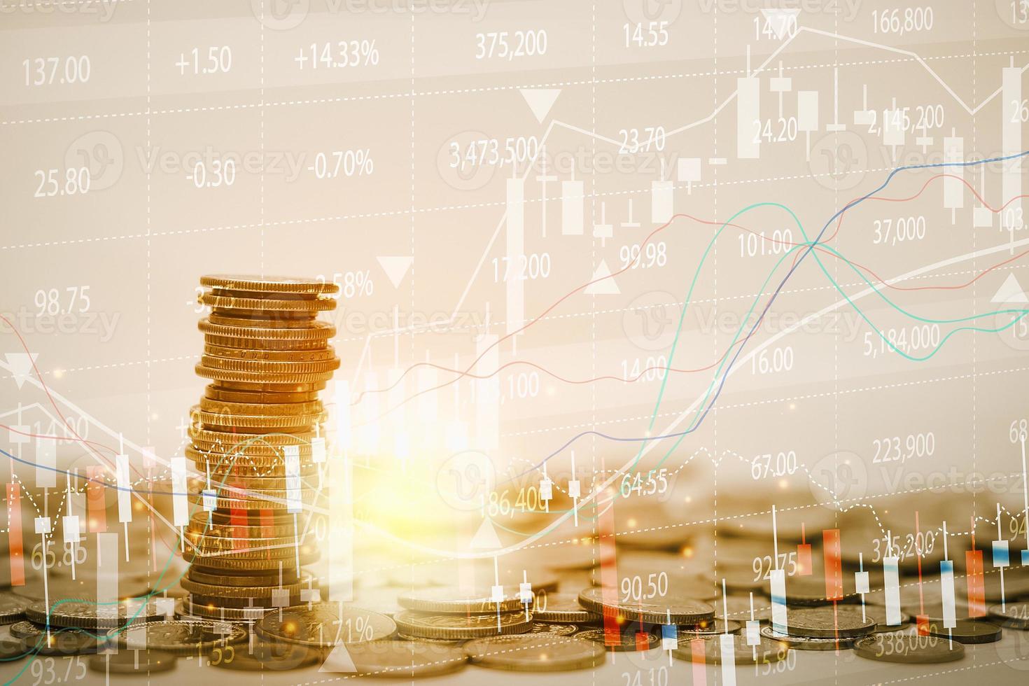 banca di risparmio per il concetto di finanza aziendale, crescita di monete e righe, grafico di mercato azionario o forex trading e grafico a candele adatto per investimenti finanziari, sfondo di cambio valuta foto