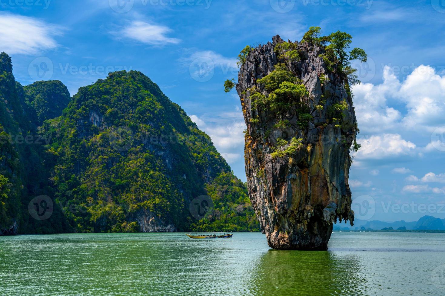 rocce sull'isola di James Bond, khao phing kan, ko tapu, ao phang-ng foto