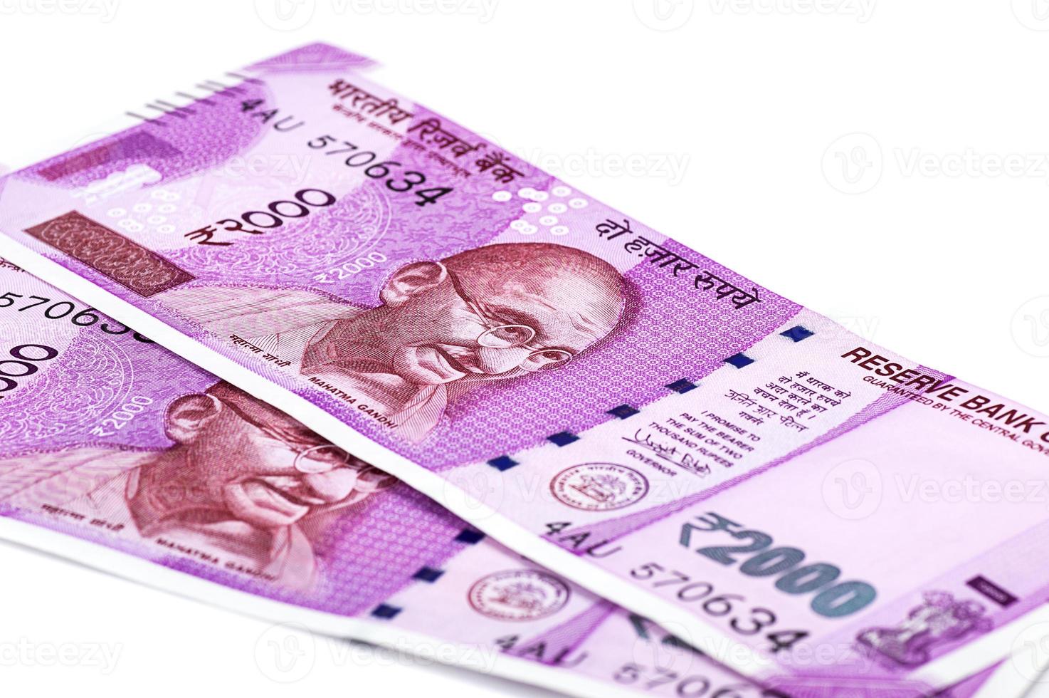 nuova valuta indiana di rs 2000 isolata su sfondo bianco. pubblicato il 9 novembre 2016. foto