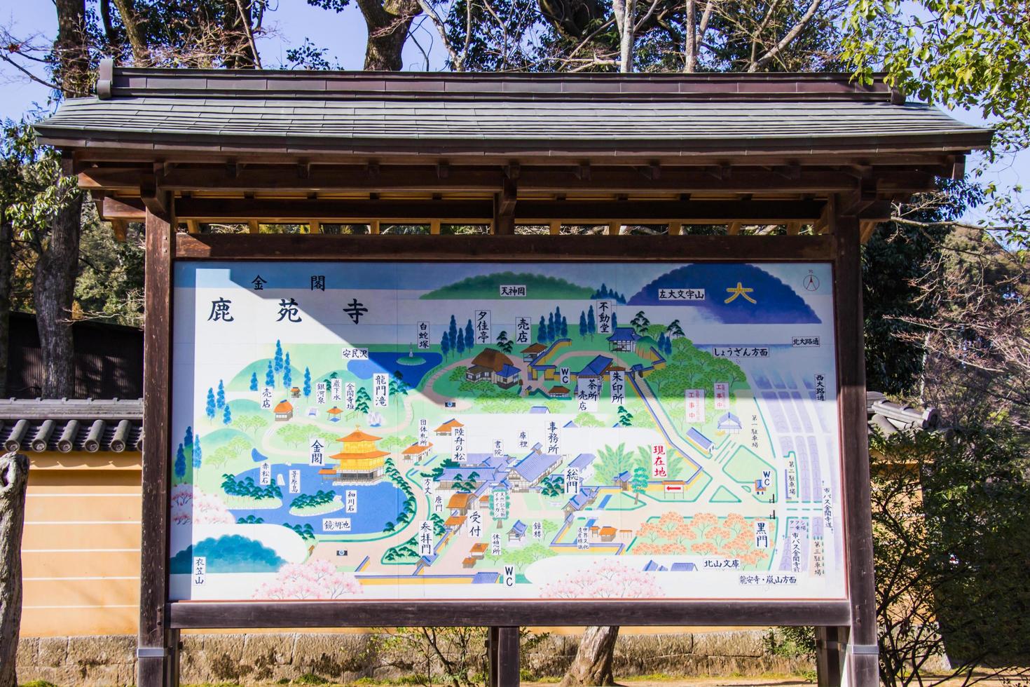 kyoto, giappone, 13 marzo 2018-mappa del tempio kinkaku-ji foto