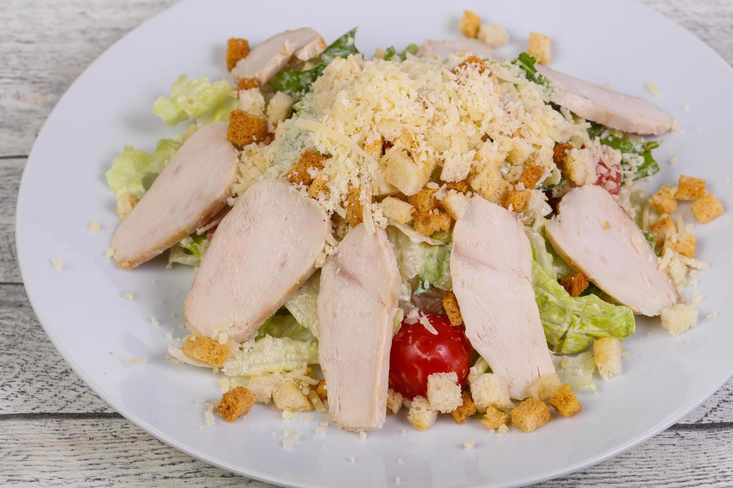 insalata caesar con petto di pollo foto