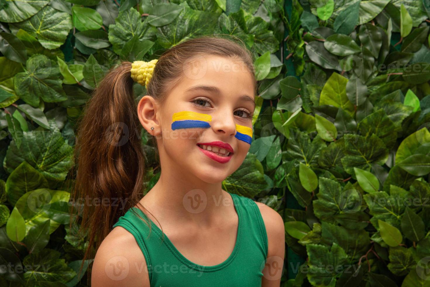 tifoso di calcio, squadra del Brasile. Coppa del Mondo. bella bambina che tifa per la sua squadra foto