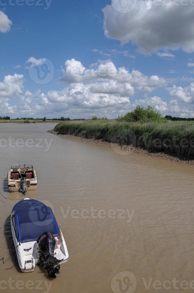 il fiume ems vicino a weener in germania foto