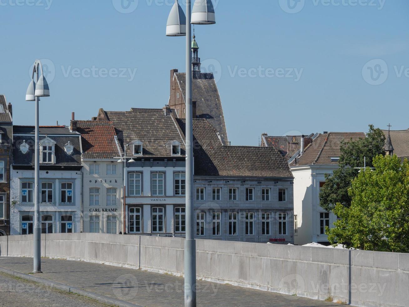 maastricht e kessel presso il fiume Maas foto