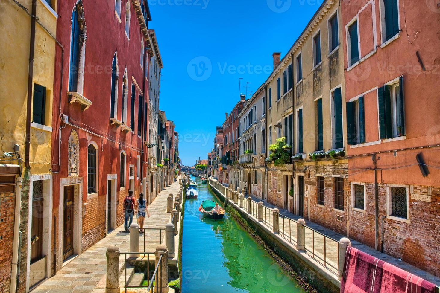 canale panoramico con barche, venezia, italia, hdr foto
