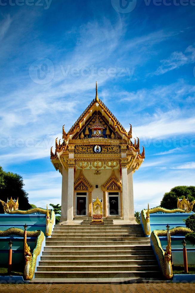 l'isola di Koh Samui, tempio e cielo blu, Tailandia foto