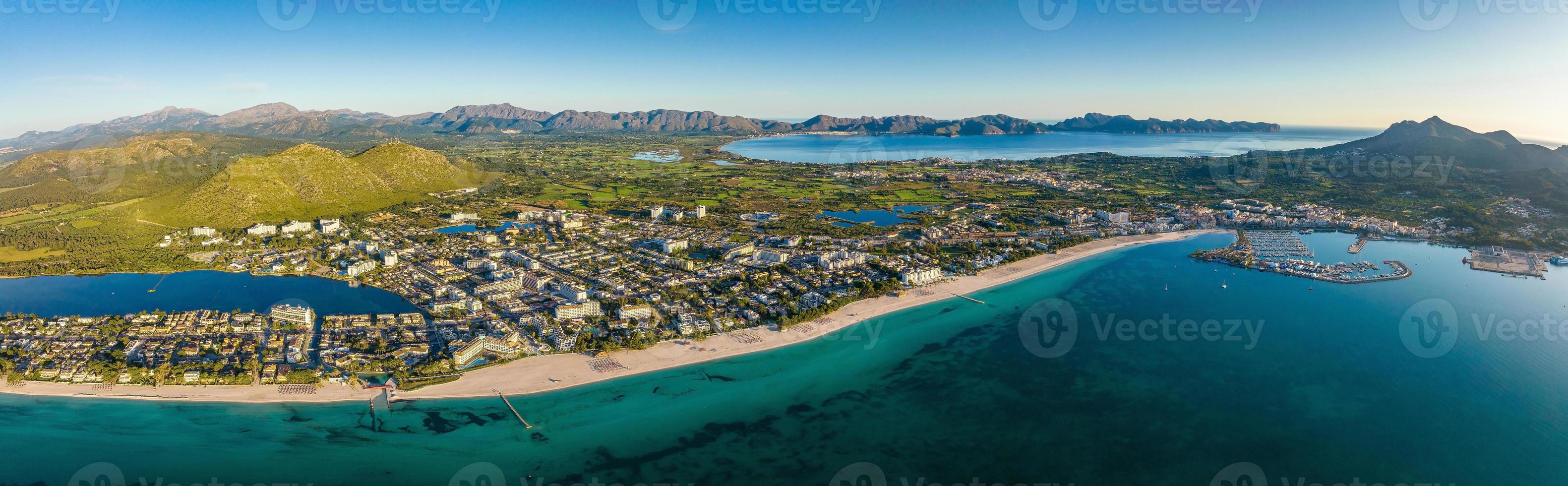 veduta aerea della spiaggia di palma de mallorca foto