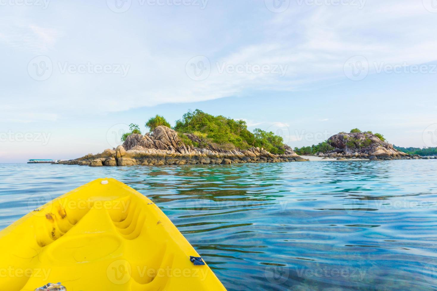 di fronte al mare in kayak sull'isola di Lipe foto