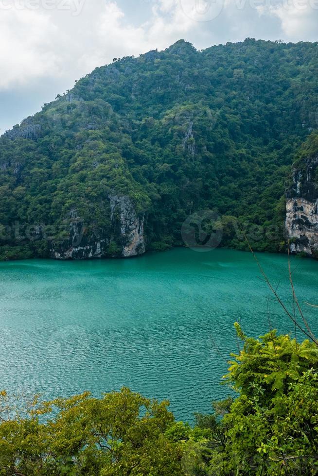 lago verde smeraldo foto