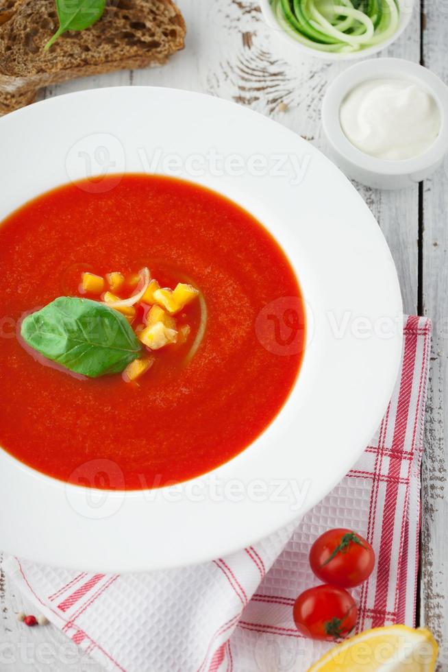 zuppa di gazpacho di pomodoro foto