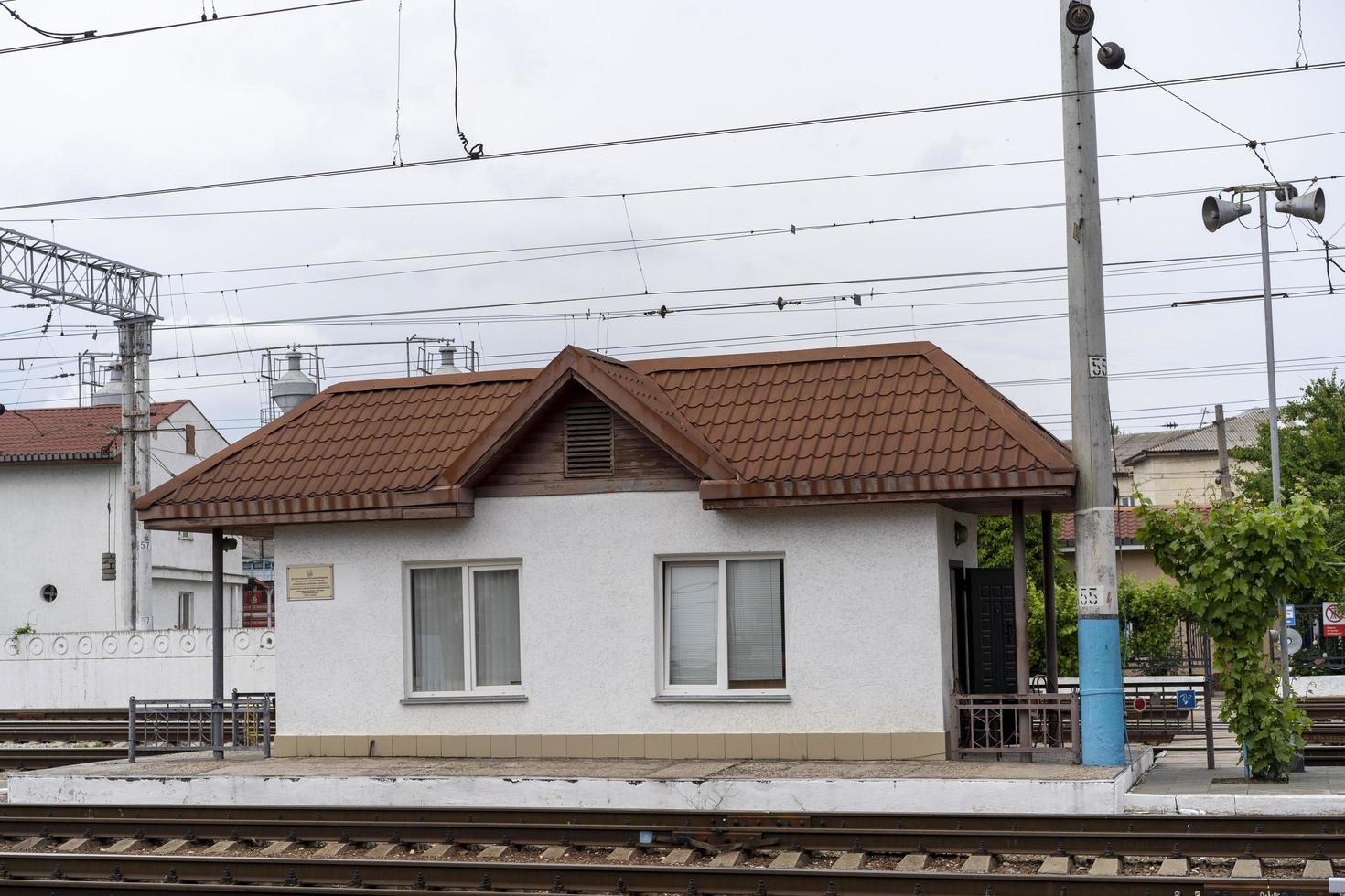 simferopol, Crimea-6 giugno 2021- la costruzione della ferrovia della Crimea sul territorio della stazione. foto