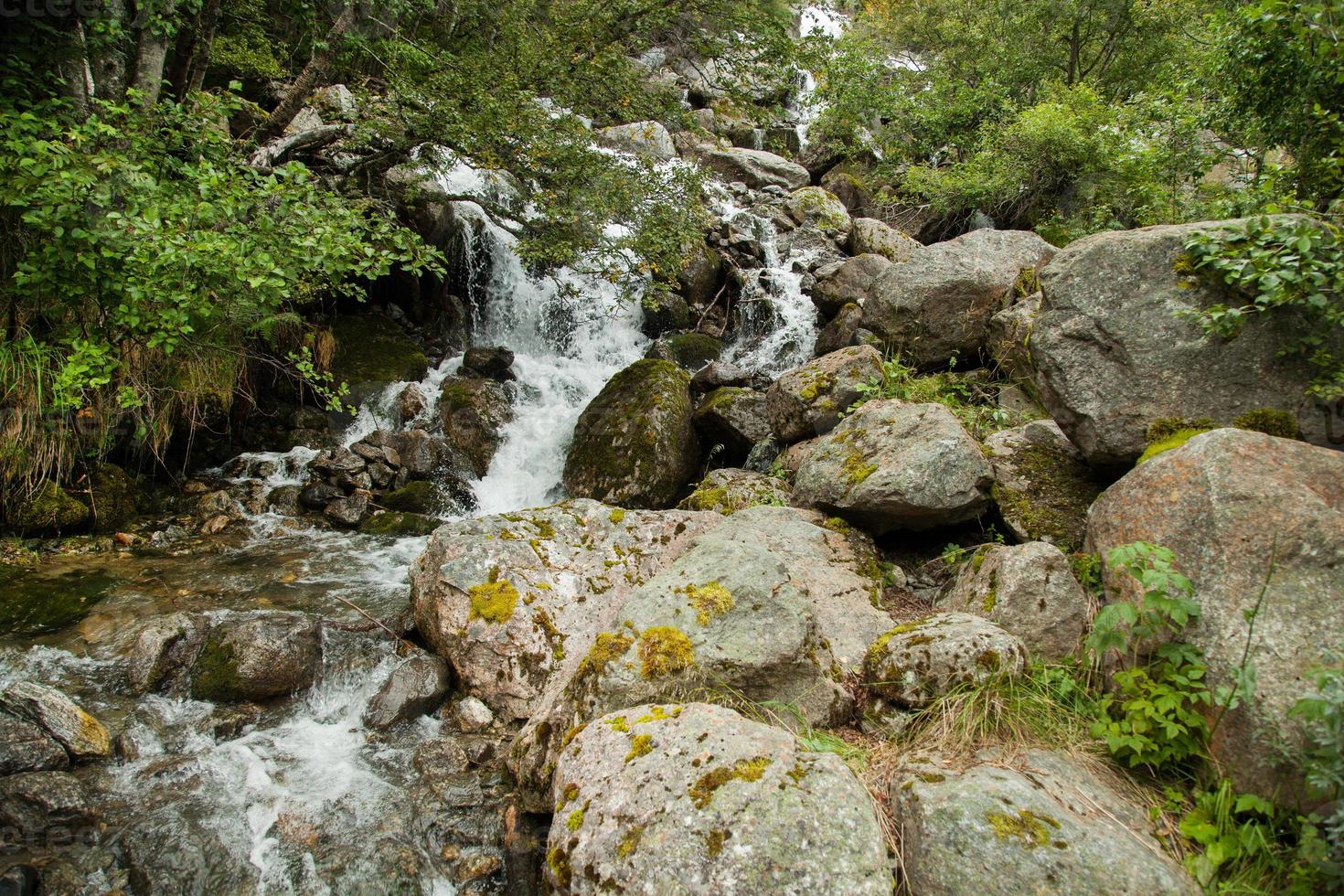 scene colorate di montagna in Norvegia. bellissimo paesaggio della norvegia, scandinavia. paesaggio montano della Norvegia. natura in estate. foto