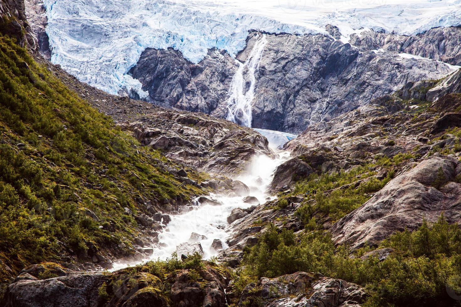 scene colorate di montagna in Norvegia. bellissimo paesaggio della norvegia, scandinavia. paesaggio montano della Norvegia. natura in estate. foto