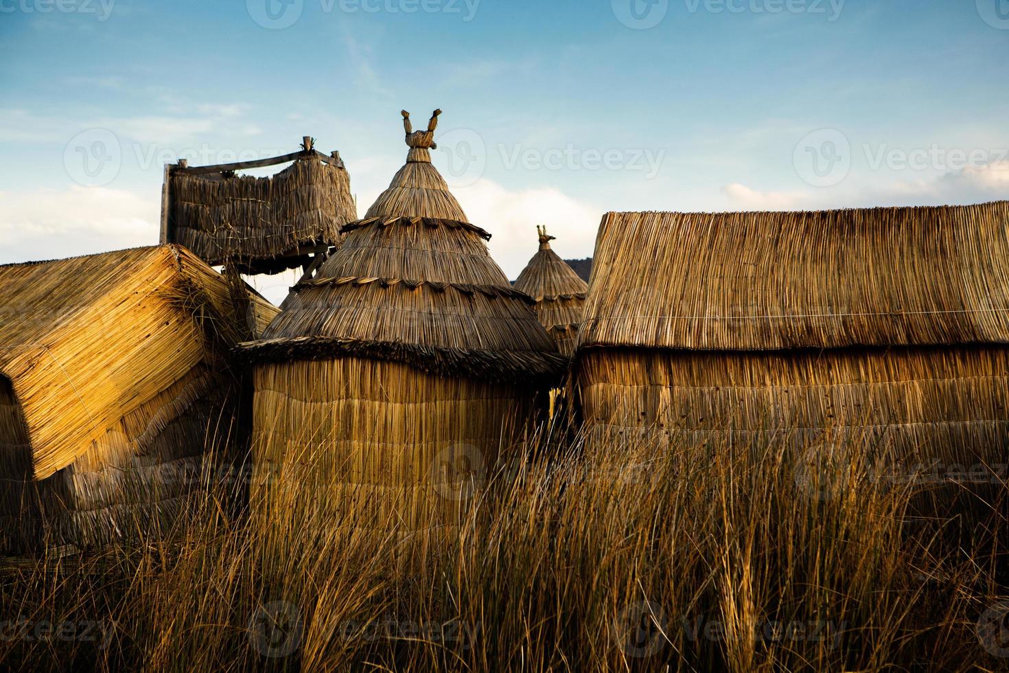 il lago titicaca è il lago più grande del sud america e il lago navigabile più alto del mondo. foto