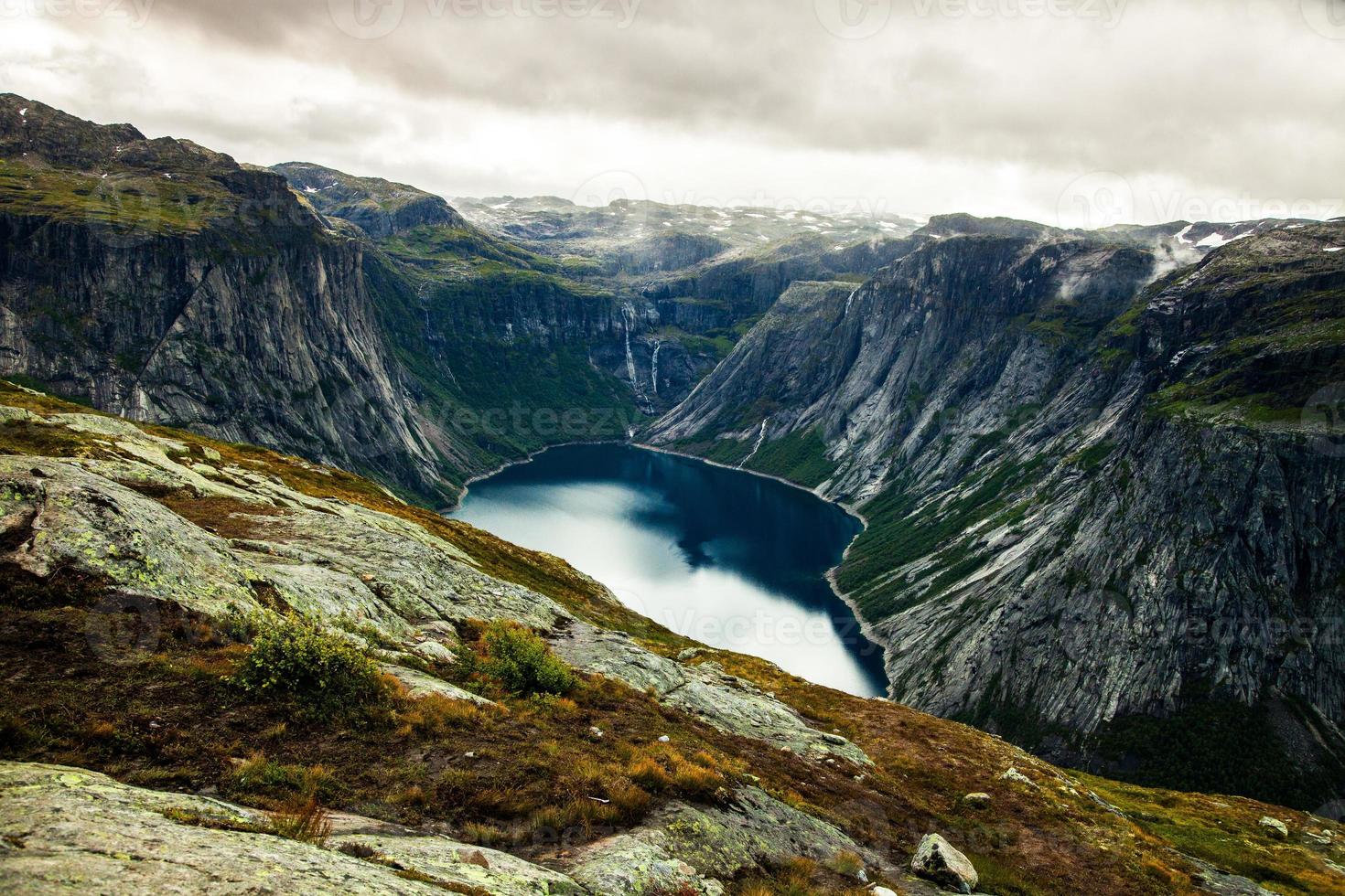 scene colorate di montagna in Norvegia. bellissimo paesaggio della norvegia, scandinavia. paesaggio montano della Norvegia. natura in estate. foto