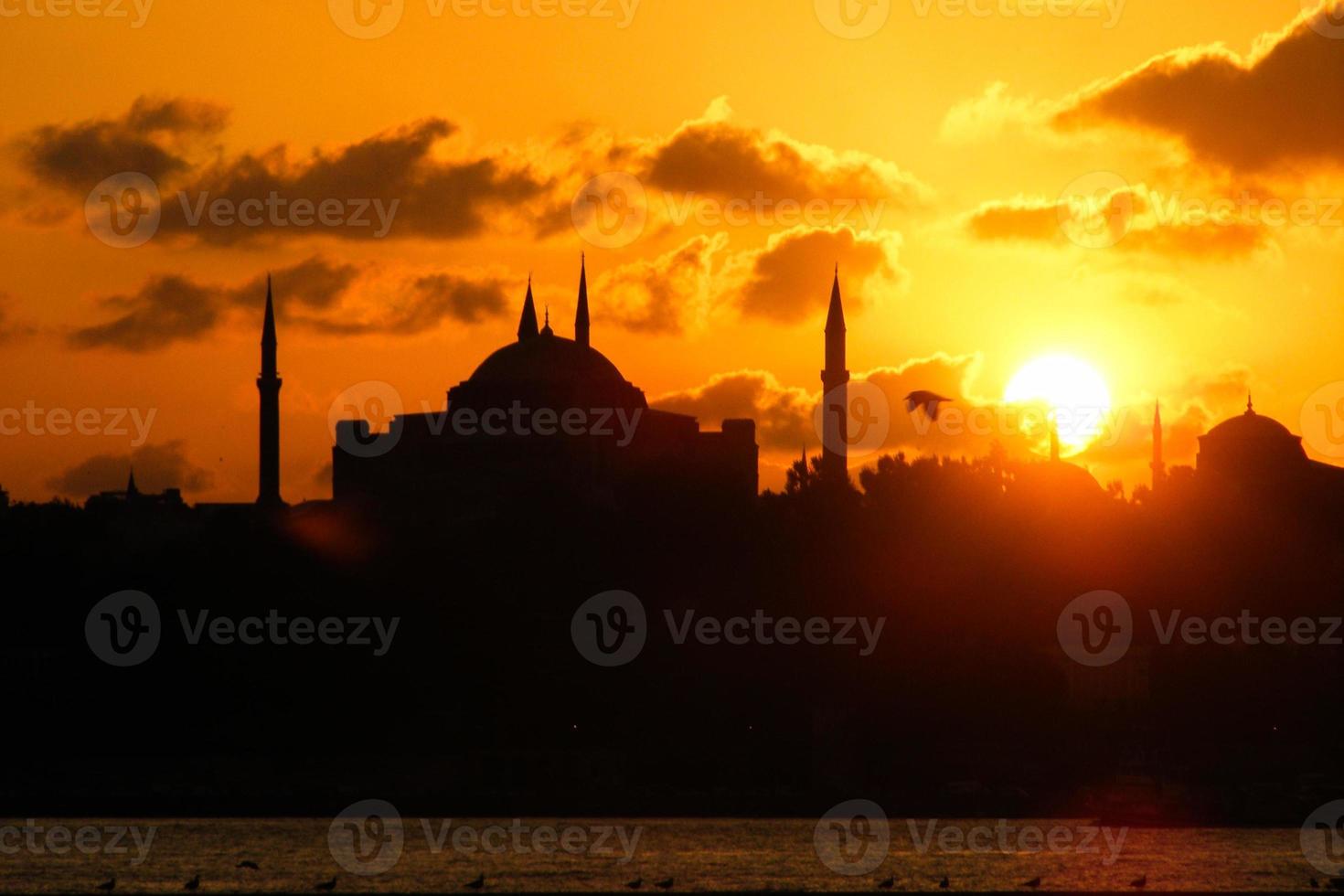 sagoma della città di istanbul bosforo foto