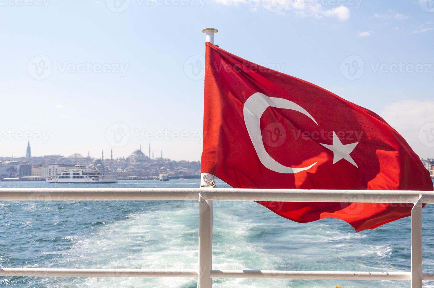 bandiera turca al mare foto