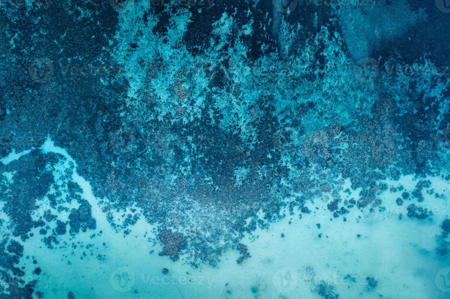 forma di oceano blu tropicale sopra foto
