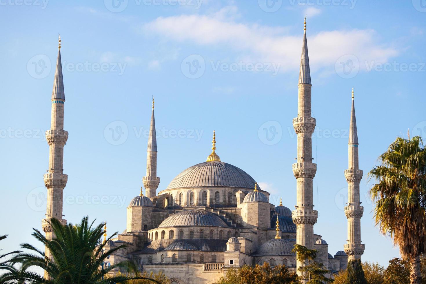 Moschea Blu a Istanbul in una giornata di sole foto