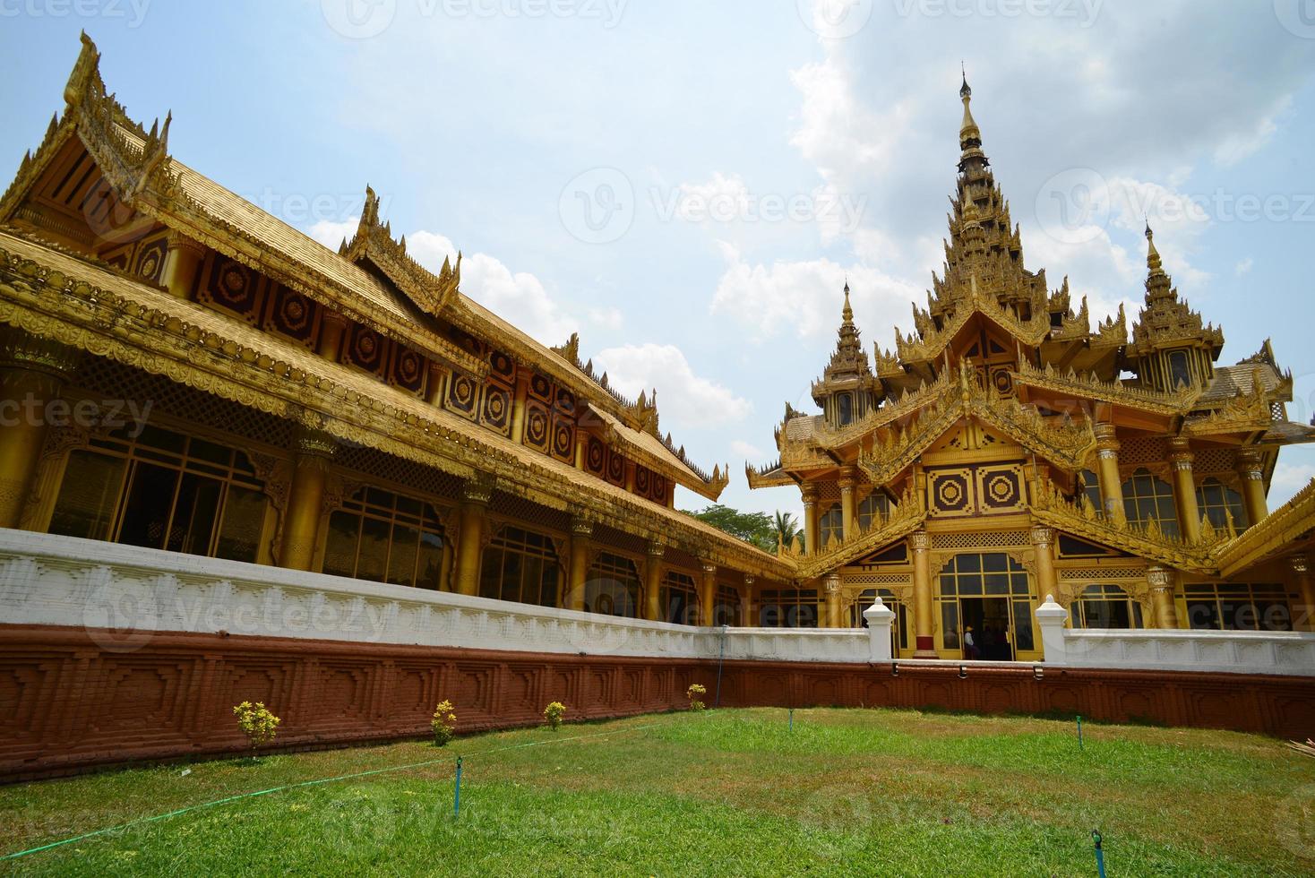kambawzathardi golden palace (palazzo di bayinnaung) a bago, mya foto