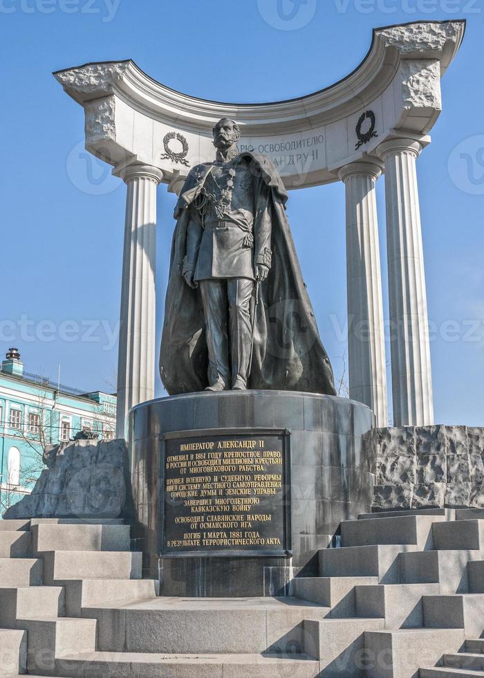 Russia, Mosca. monumento ad Alessandro II liberatore foto