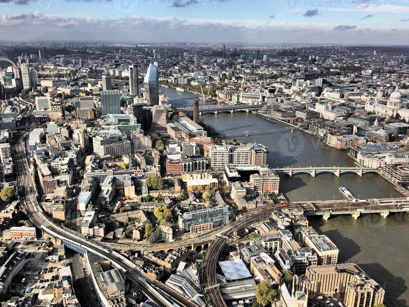 una veduta aerea di londra foto