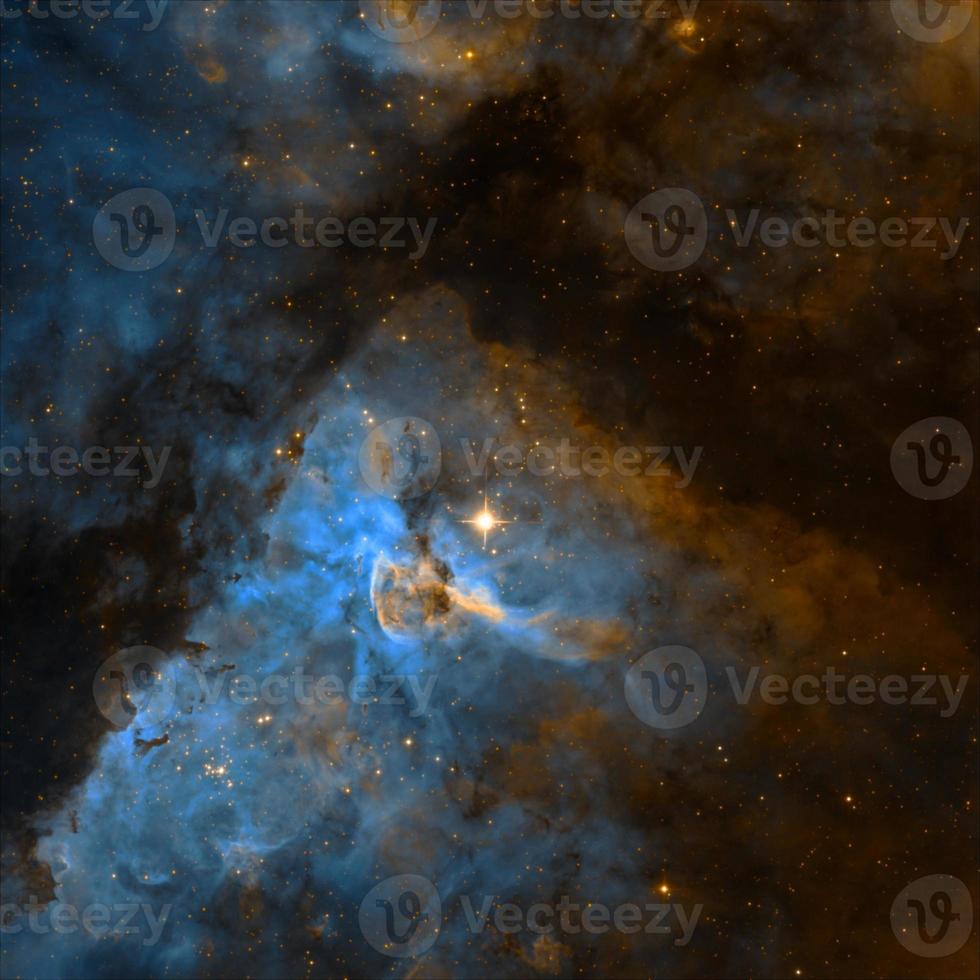 nebulosa carina ripresa attraverso i telescopi robotici remoti del telescopio dal vivo in filtri a banda stretta sho, nebulosità blu e gialla, tavolozza hubble della nebulosa eta carina foto