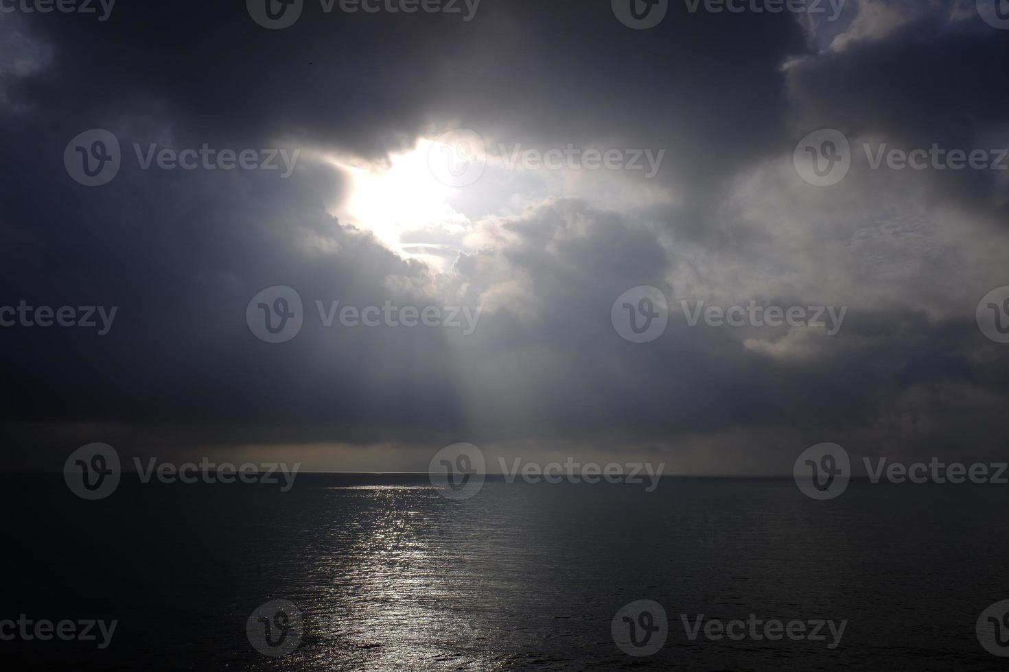 oceano dopo tempesta, sam son, thanh hoa, vietnam. foto