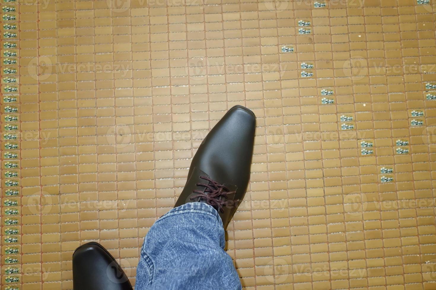 modelli di scarpe da uomo che commercializzano il concetto. foto