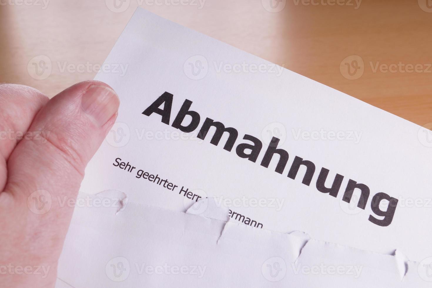 abmahnung è una lettera tedesca di cessazione e desistenza foto