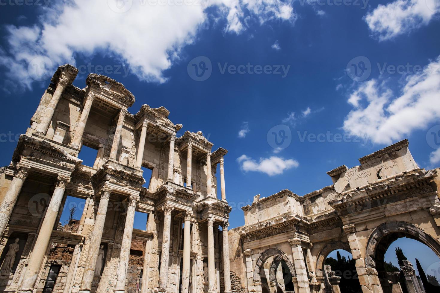 Biblioteca di Celso nel Museo di Efeso, in Turchia foto