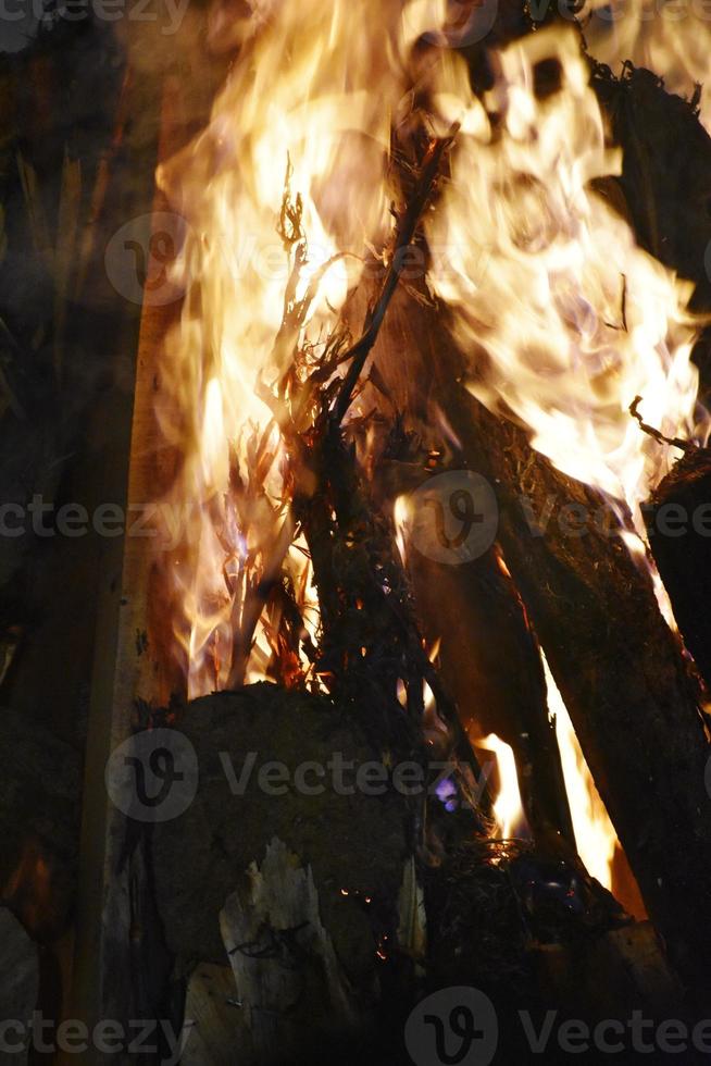 primo piano di fuoco al momento del festival foto