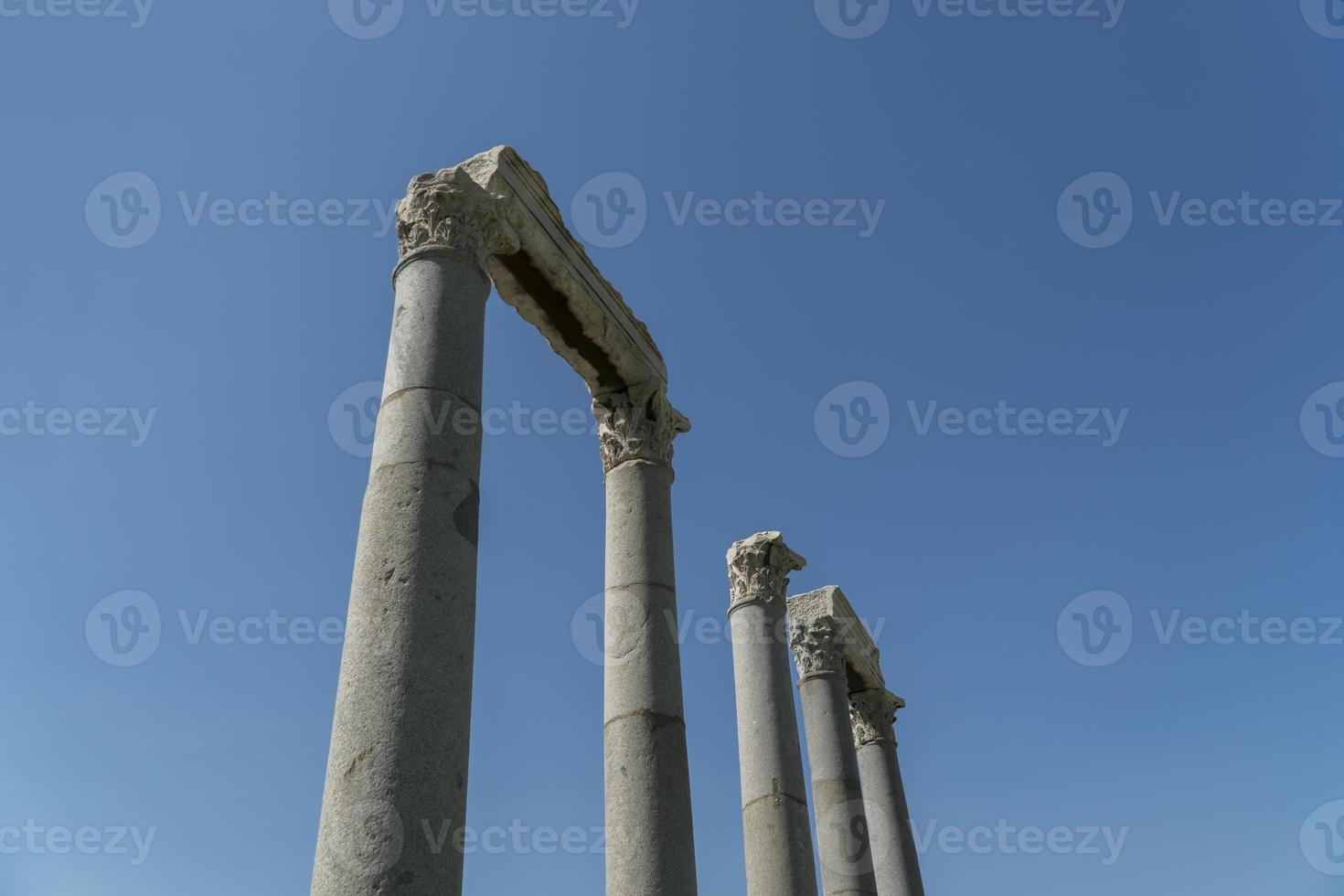 l'agorà e le colonne storiche foto