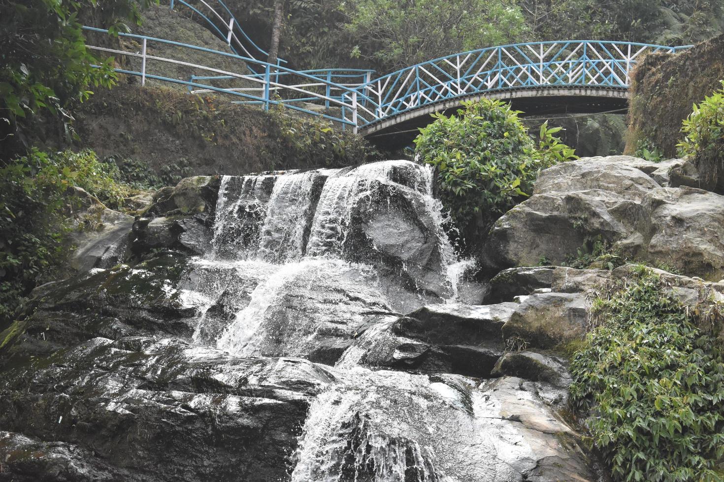 bellissimo scatto di caduta d'acqua foto