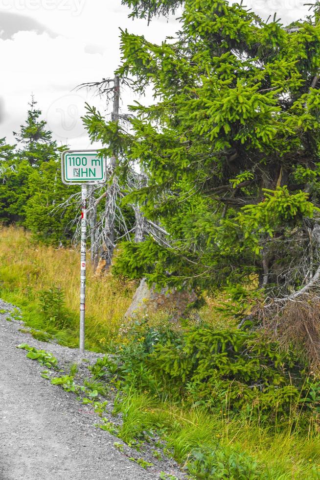 informazioni e direzione cartello segnaletico picco di montagna brocken harz germania. foto