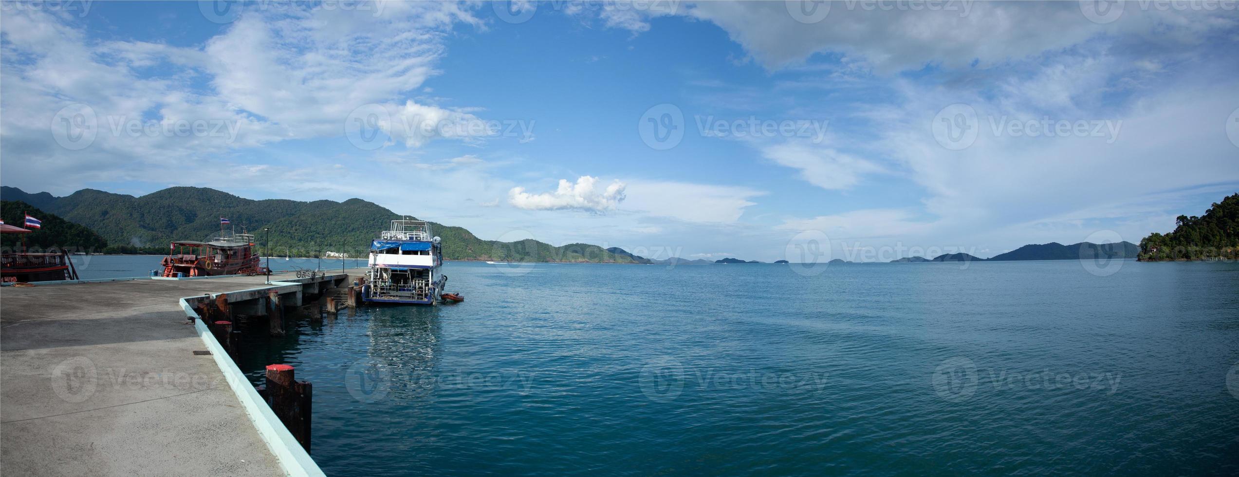 molo di bang bao, koh chang, provincia di trat, tailandia foto