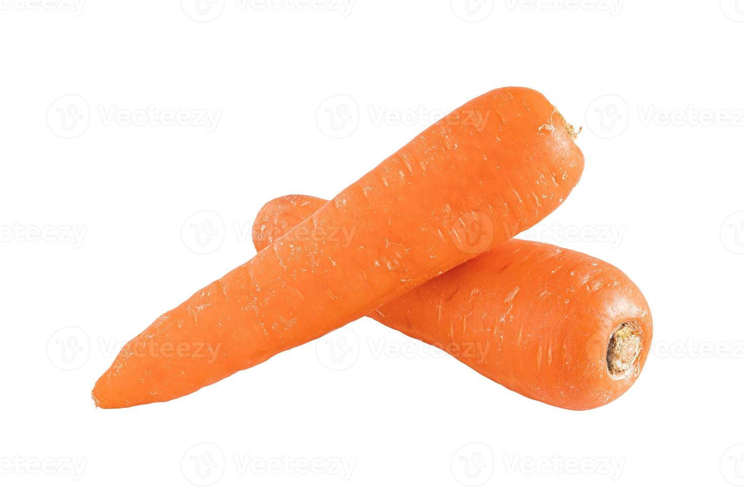 carote fresche isolate su uno sfondo bianco, tracciato di ritaglio foto