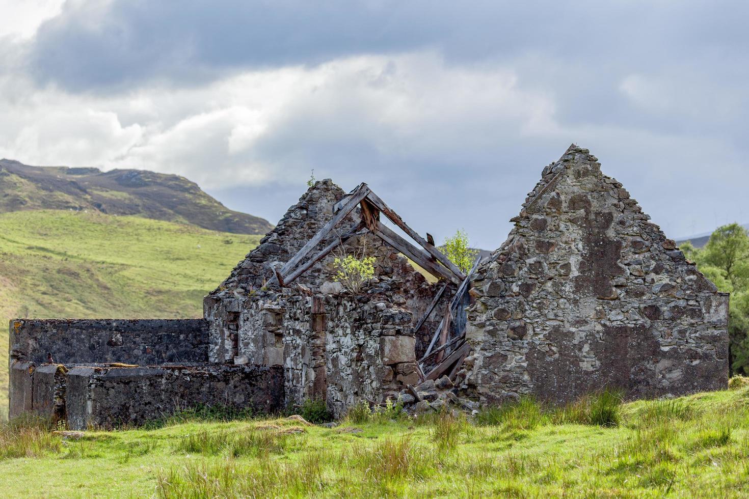 derelitto croft sulla strada per loch tarff foto