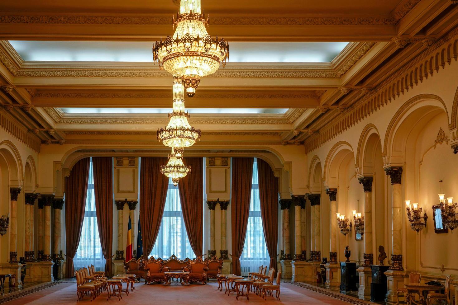 Vista interna del palazzo del popolo edificio a Bucarest in Romania il 21 settembre 2018 foto