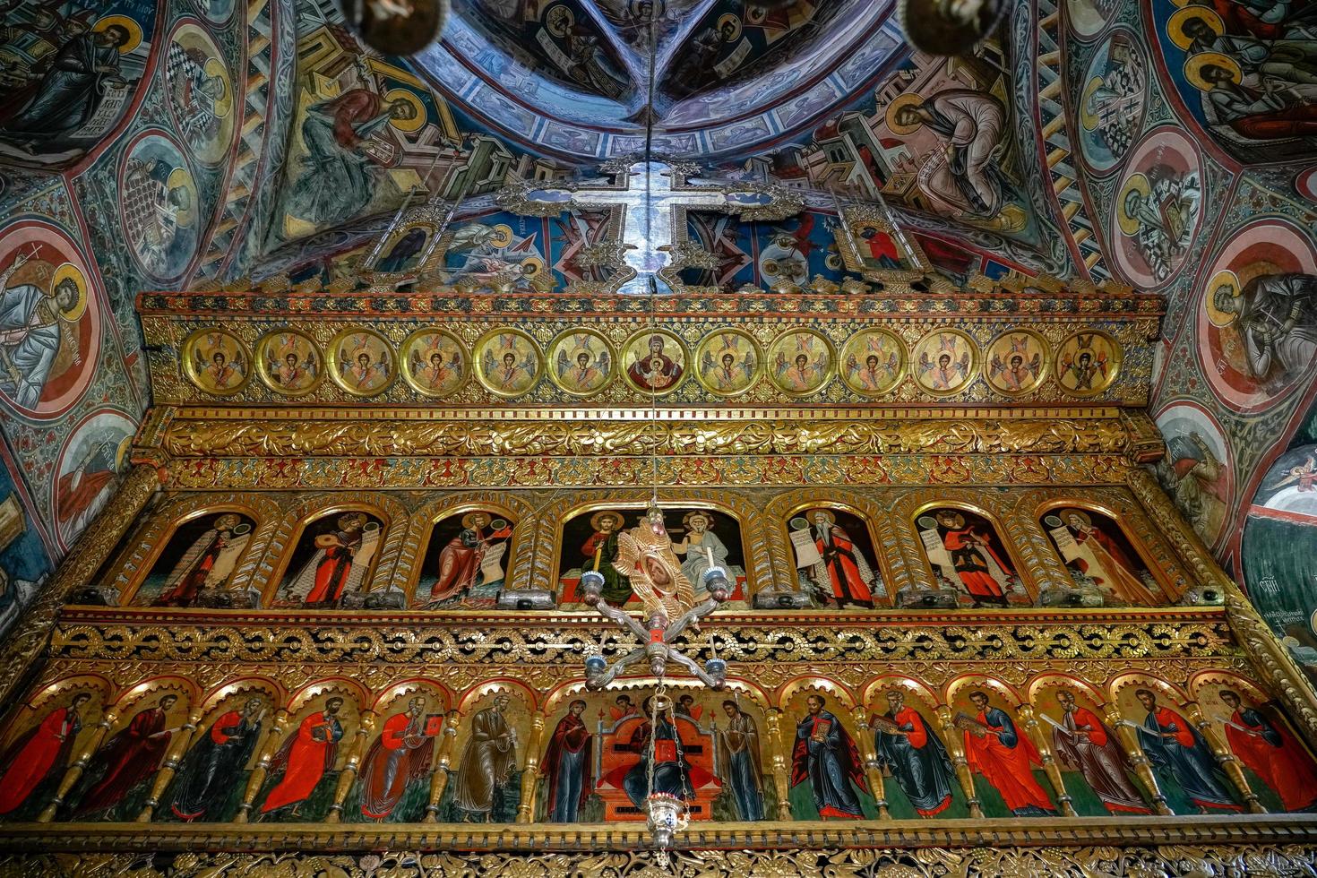 vista interna del monastero di moldovita in moldovia romania il 18 settembre 2018 foto